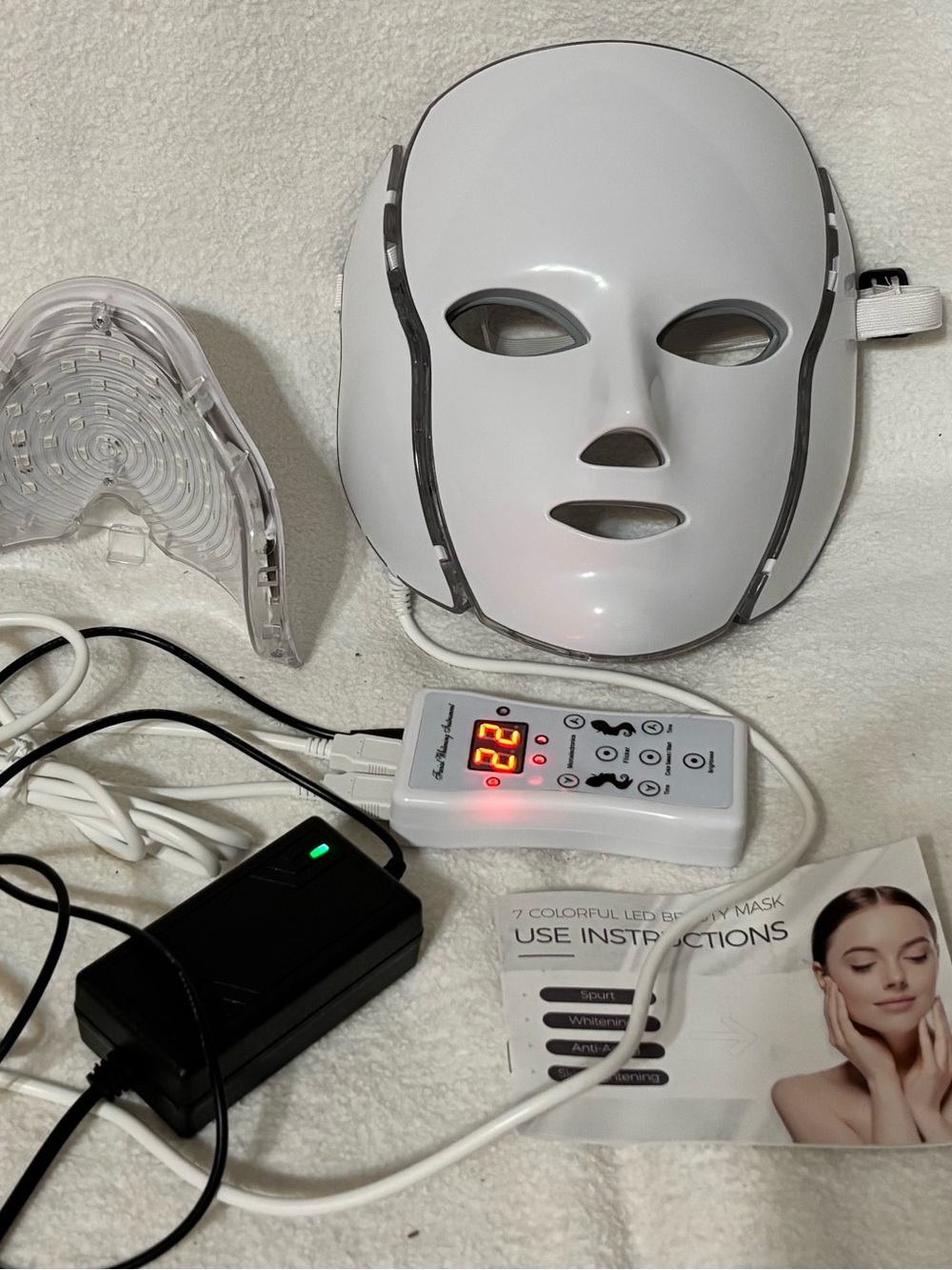 LED Facial Mask Therapy - White Color - Picture 10 of 11